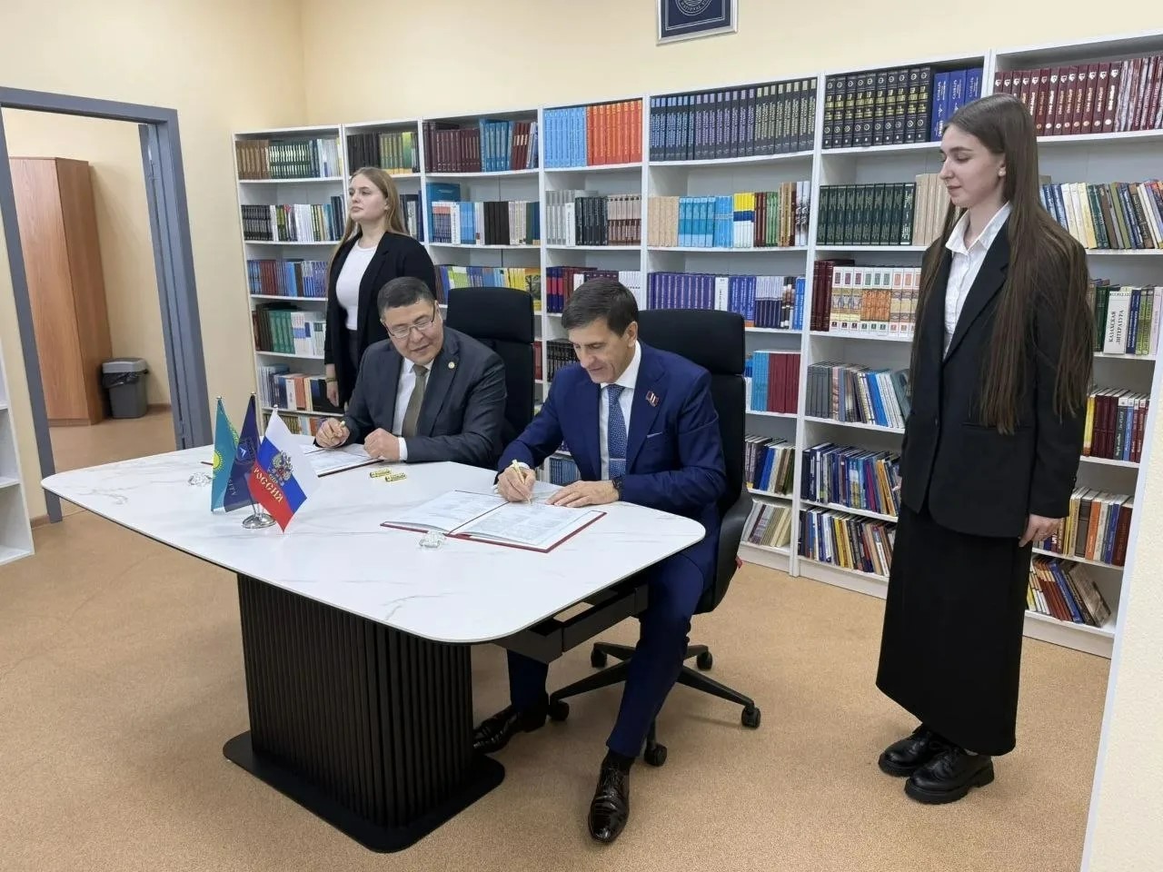 Курс на будущее: ОНХП и филиал КазНУ подписали соглашение о сотрудничестве